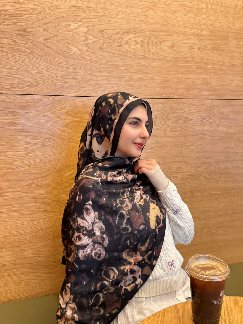 Gül Desenli Şal – Siyah