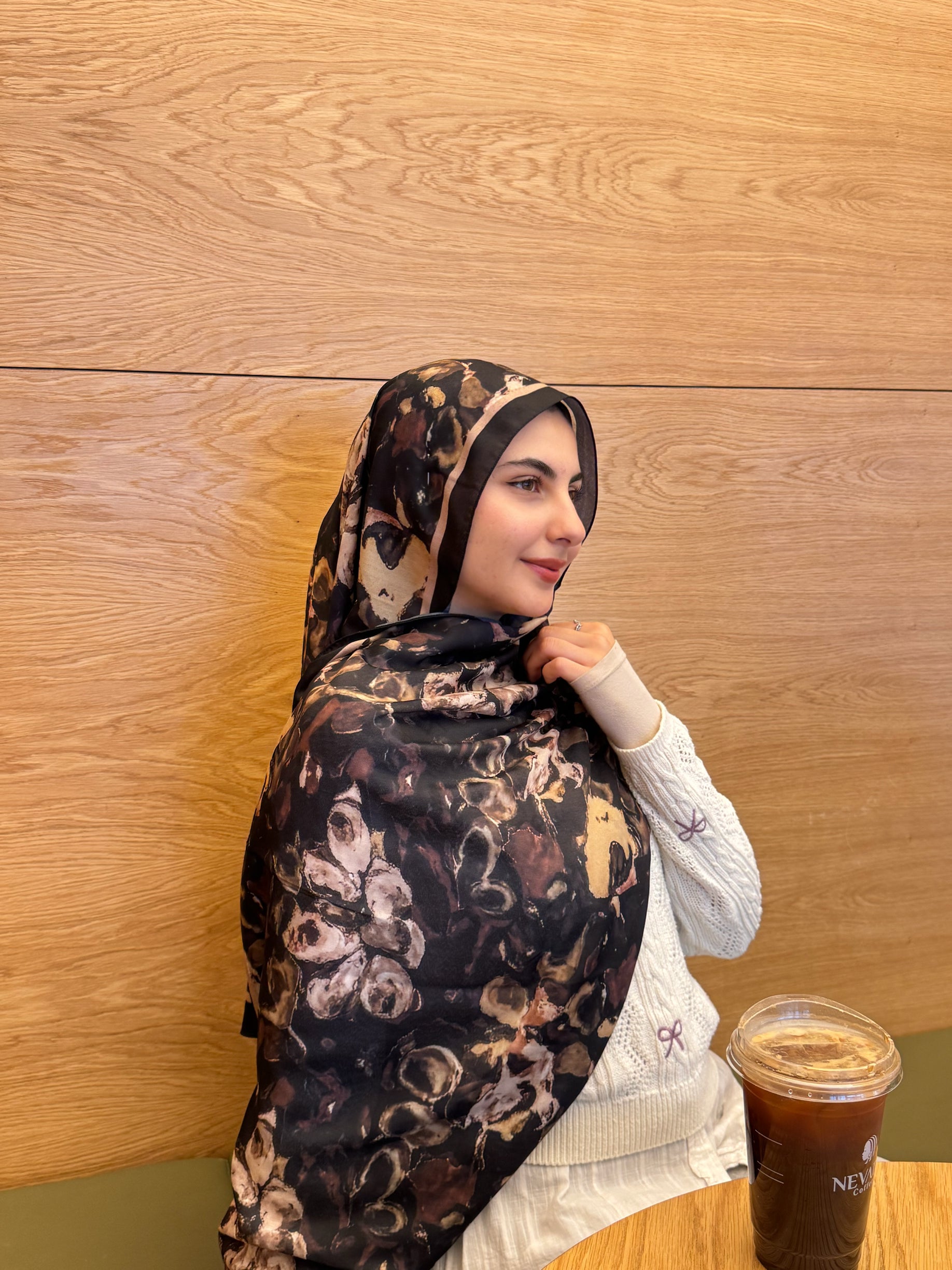 Gül Desenli Şal – Siyah